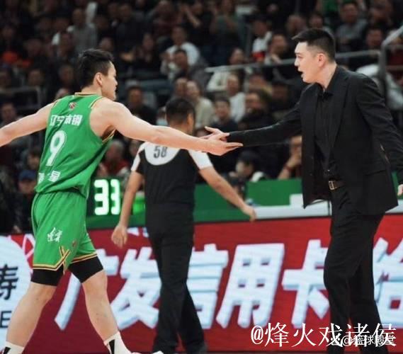 胜广厦发布会！谦逊回应赢球，直指斗志弥补不足，亲承示爱球迷！