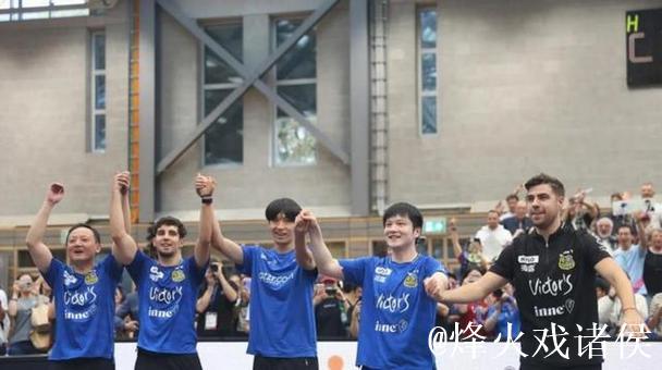 本来想多看东哥打第四盘，结果队友三单输给卡尔伯格，东哥第四盘收尾成难题，队长意外爆冷让胜负悬念留到第五盘双打